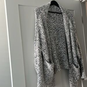 Cozy cardigan 🤍🩶